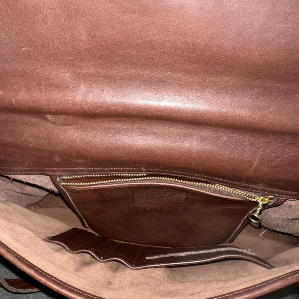 Vintage COACH Brown Leather Laptop Bag with Vintage Flap Design - Picture 4 of 6